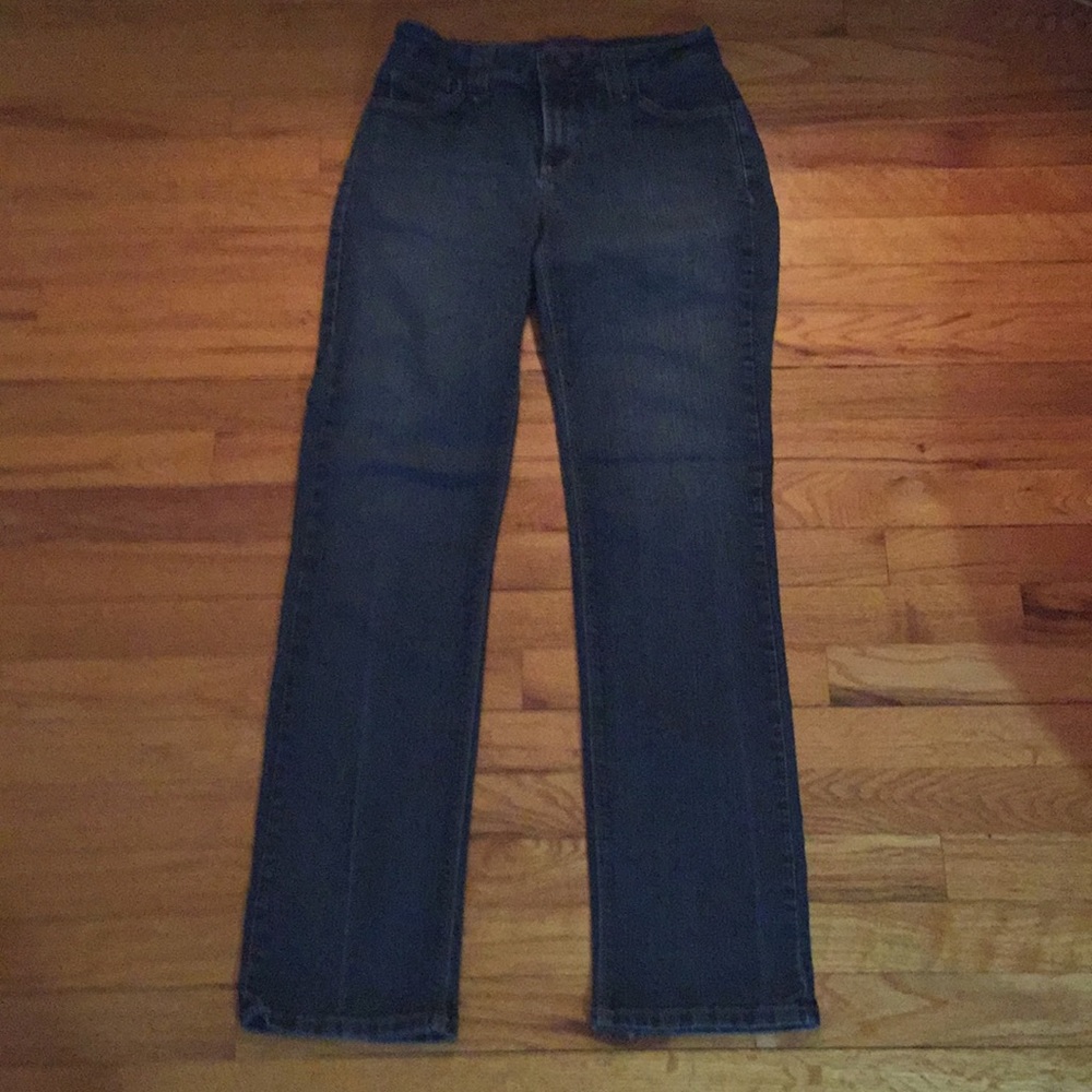 NYDJ size 6 straight leg jeans. Like new